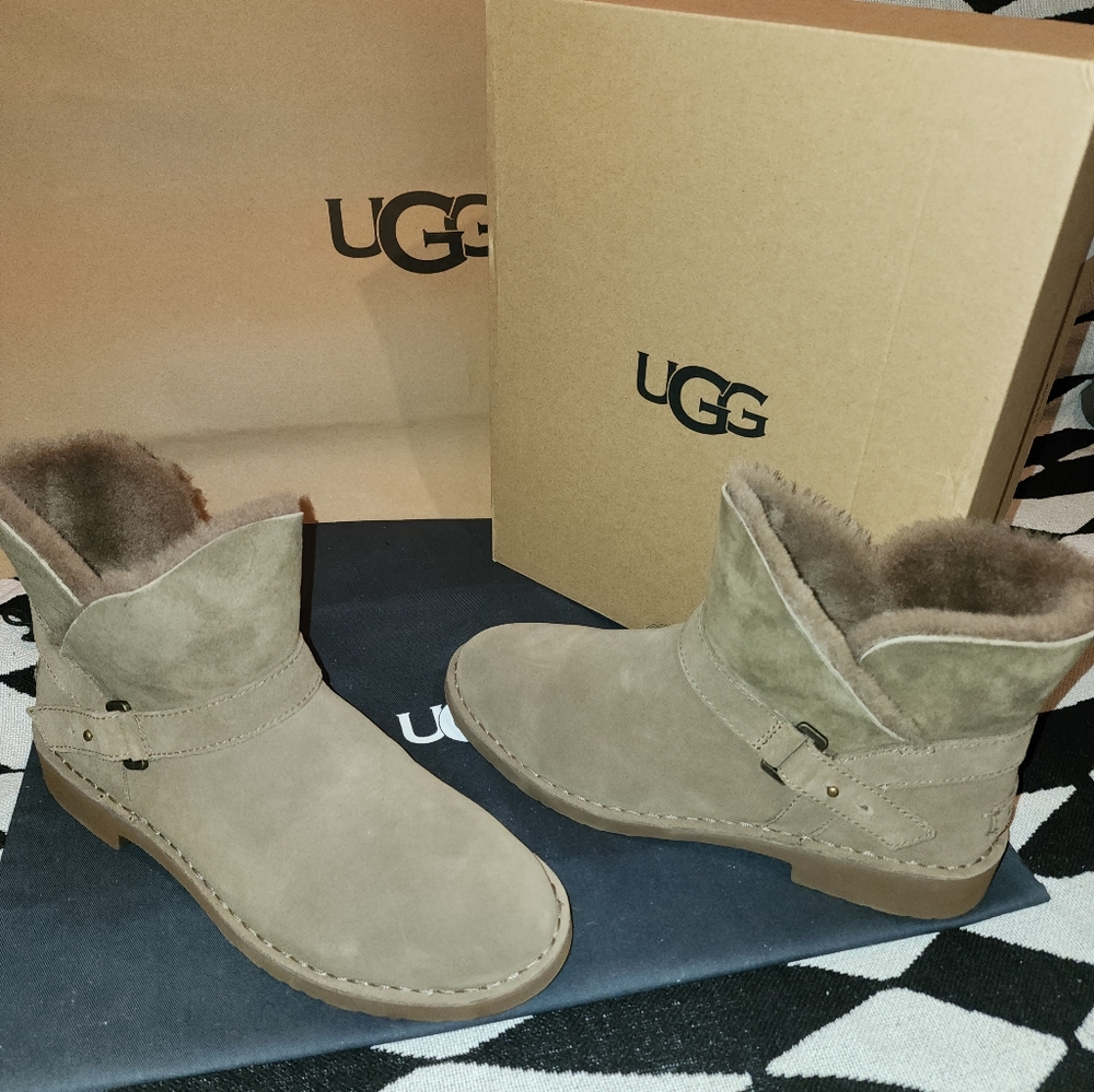 Ugg boots 👢